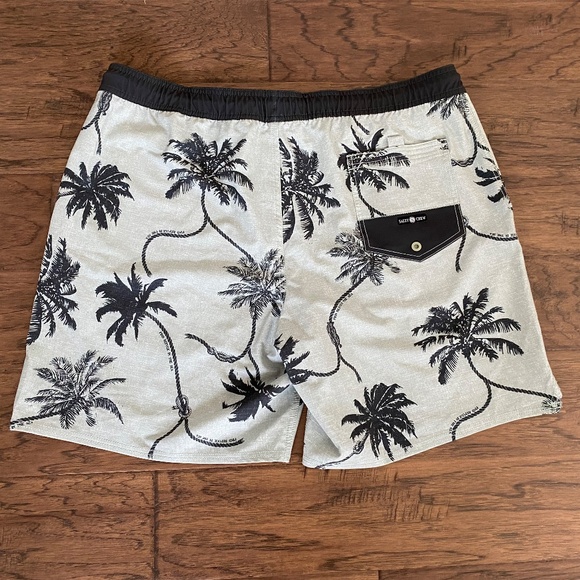 Salty Crew Swim Trunks (XL) - Picture 4 of 4